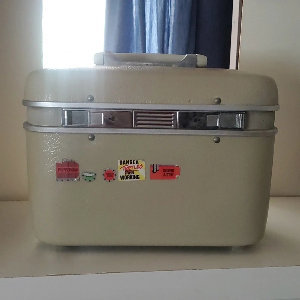 BEIGE VINTAGE CORONA HARD-CASE
